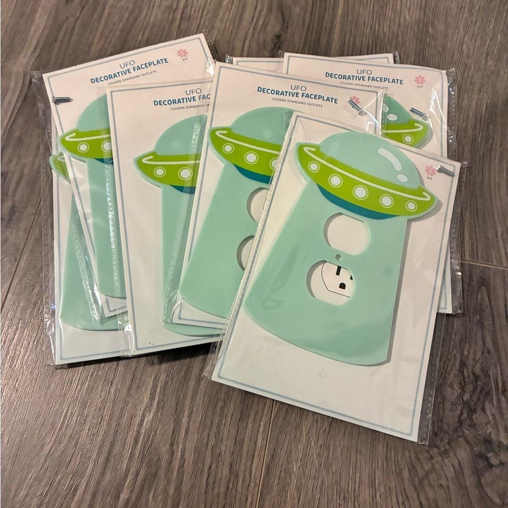 UFO Decorative Faceplate in Green and Blue